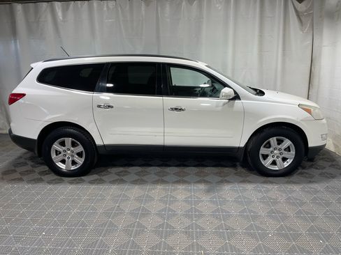 Used 2011 Chevrolet Traverse LT image 9