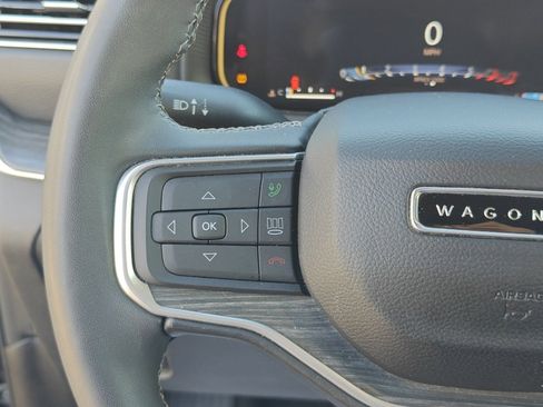 Used 2024 Jeep Wagoneer L Series III w/ Flexible Seating Group image 15