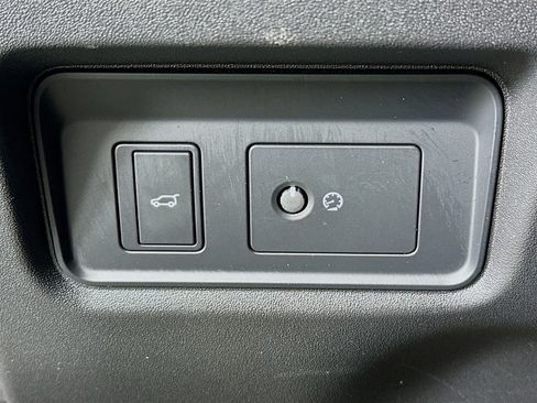 Used 2024 Jaguar E-PACE R-Dynamic SE image 17