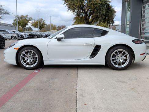 Used 2021 Porsche 718 Cayman image 7