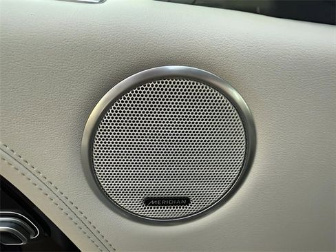 Used 2020 Land Rover Range Rover HSE image 15