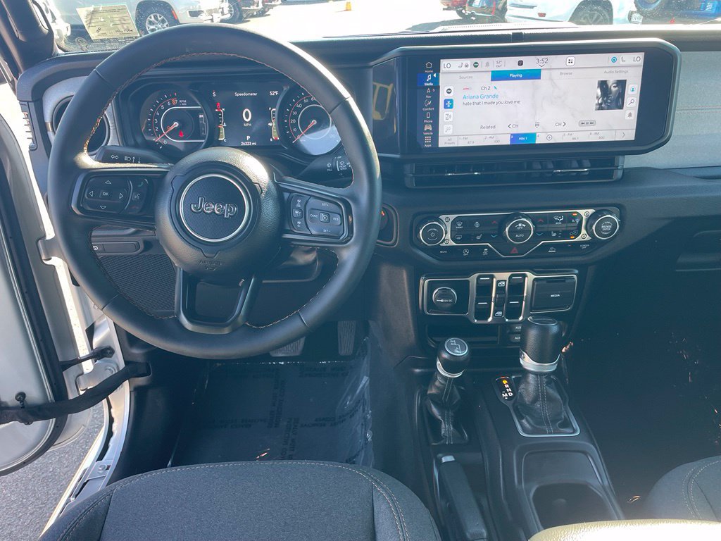 Used 2024 Jeep Gladiator Sport AWD/4WD image 4