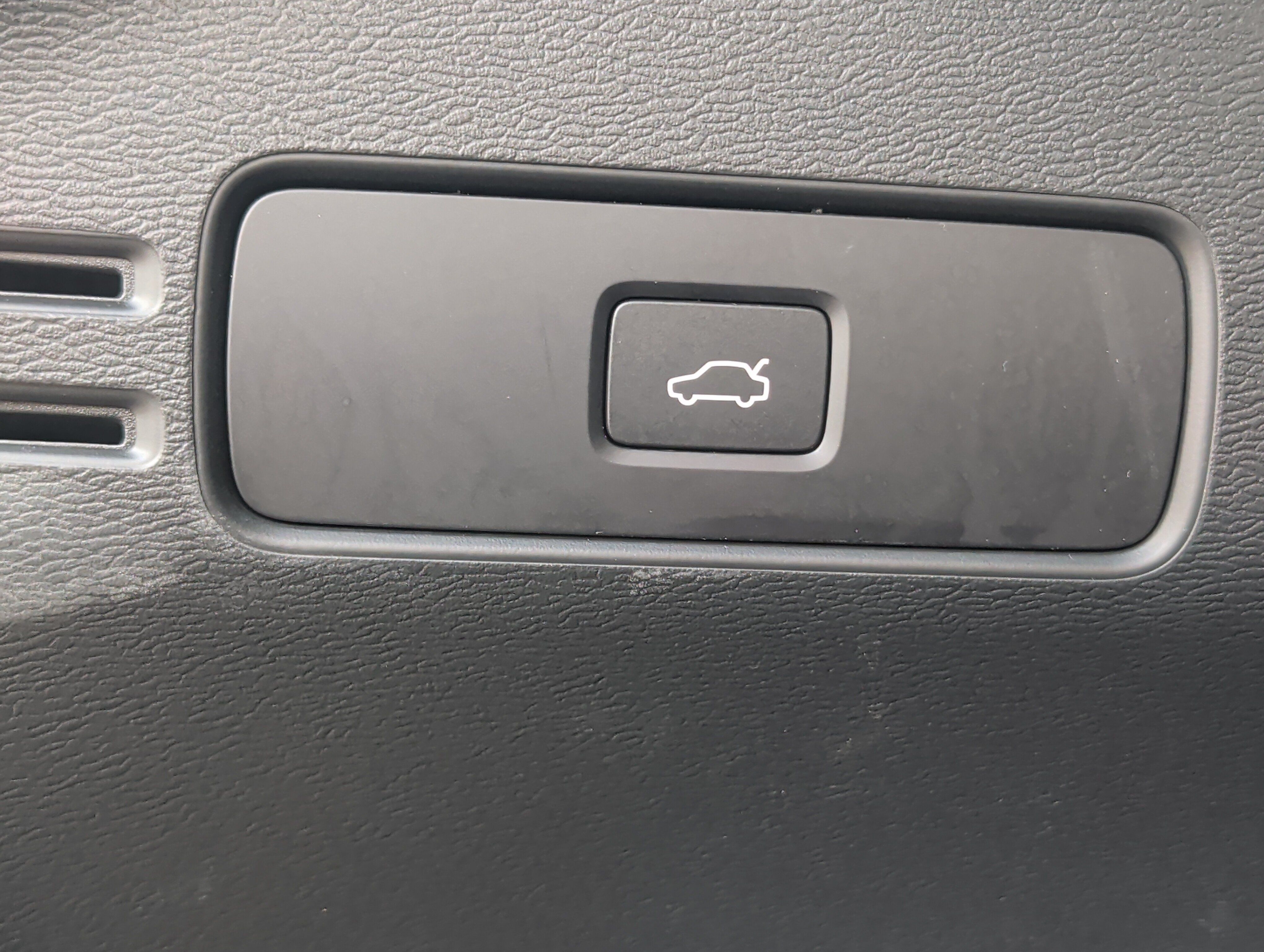 Used 2023 Volvo XC40 Recharge Ultimate w/ Protection Package Premier AWD/4WD image 26