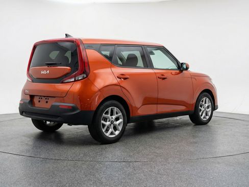 Used 2025 Kia Soul LX w/ LX Technology Package image 9