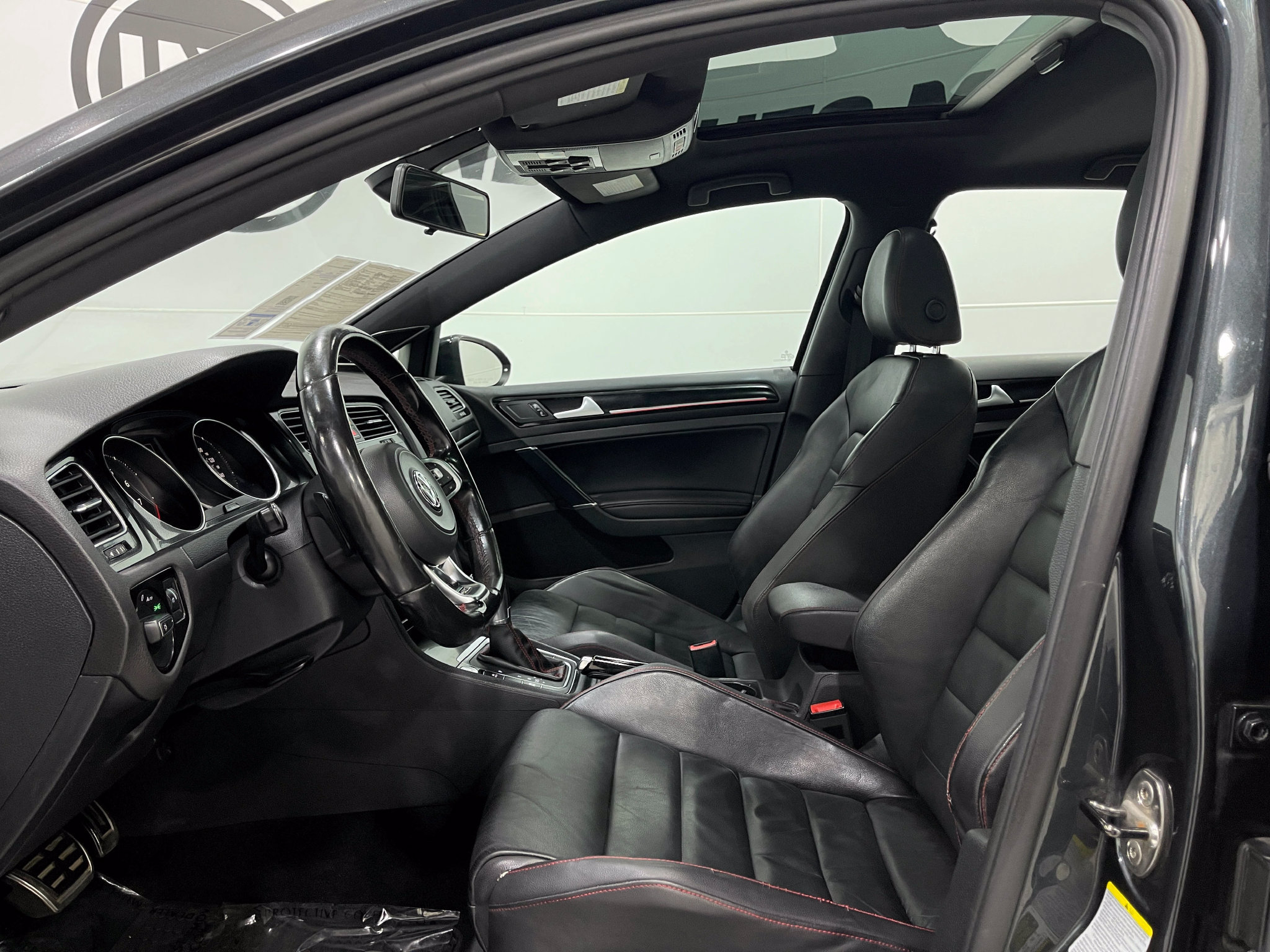 Used 2015 Volkswagen GTI SE w/ Lighting Package (SEL) FWD image 12