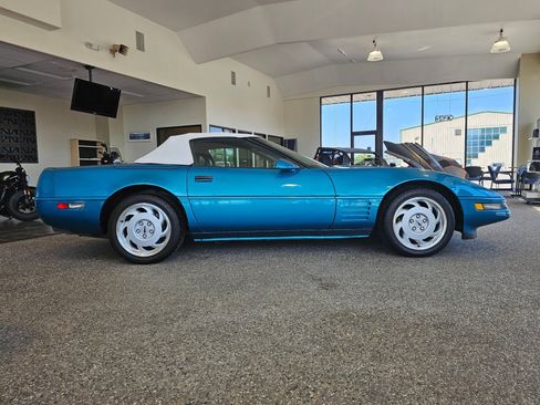 Used 1992 Chevrolet Corvette Convertible RWD image 6