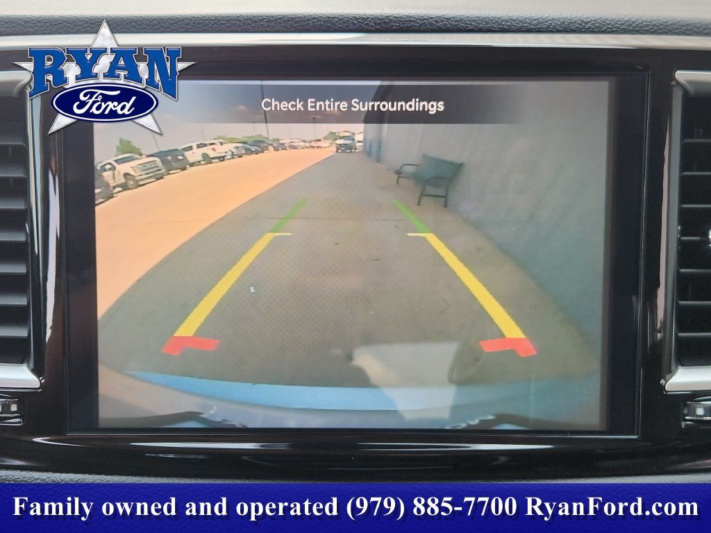Used 2024 Chrysler Pacifica Touring-L FWD image 13
