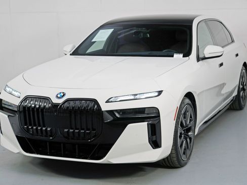 Used 2023 BMW i7 xDrive60 w/ Executive Package 2 AWD/4WD image 61