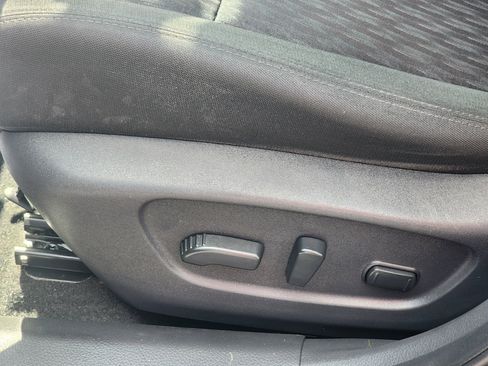 Used 2018 Nissan Rogue SV w/ Premium Package image 18