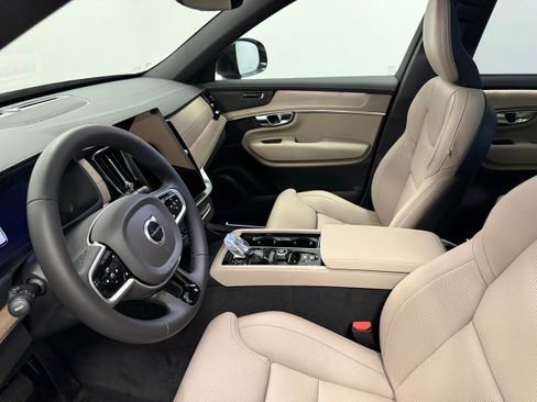 Used 2026 Volvo XC90 B6 Ultra w/ Protection Package Premier image 17