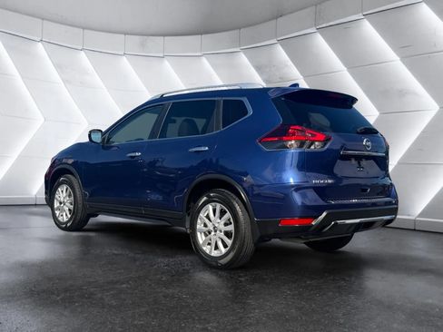 Used 2018 Nissan Rogue SV image 3
