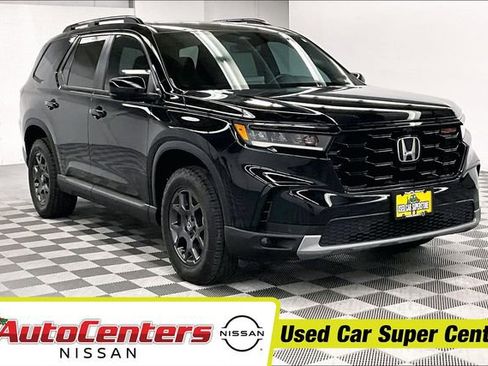 Used 2025 Honda Pilot TrailSport image 1