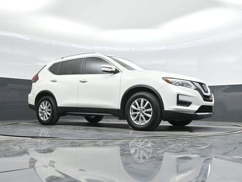 Used 2020 Nissan Rogue SV image 40