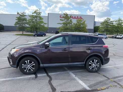Used 2016 Toyota RAV4 LE FWD image 4