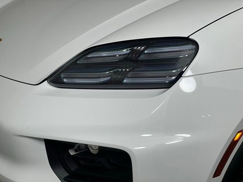 Certified 2024 Porsche Macan 4 Electric image 11
