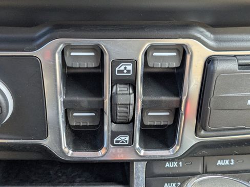 Used 2022 Jeep Wrangler Unlimited Sahara w/ Cold Weather Group image 23