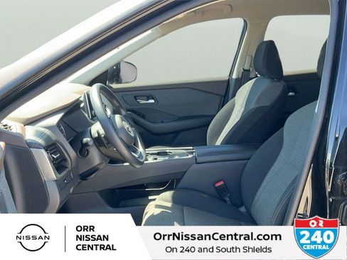 Used 2023 Nissan Rogue SV image 17