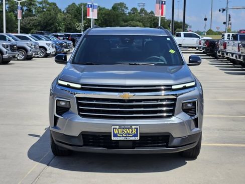 Used 2026 Chevrolet Traverse LT AWD/4WD image 2