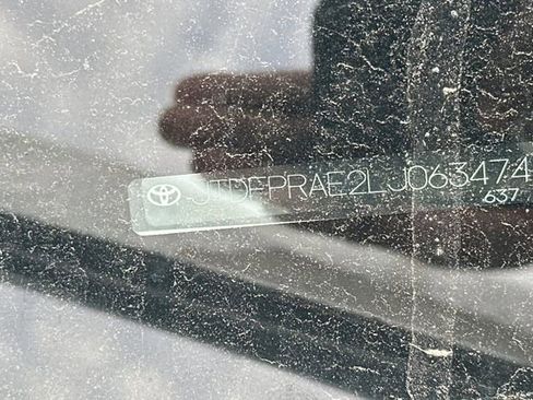 Used 2020 Toyota Corolla XLE image 3