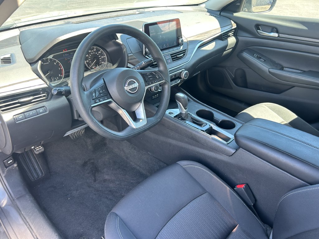Used 2025 Nissan Altima 2.5 SV FWD image 23