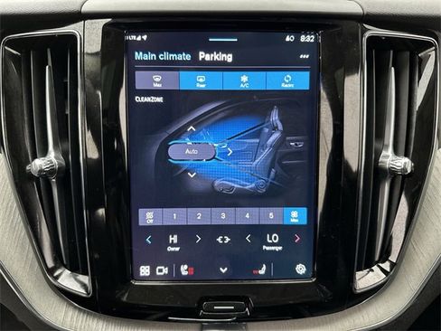Certified 2025 Volvo XC60 B5 Plus image 19