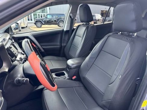 Used 2018 Toyota RAV4 XLE AWD/4WD image 12