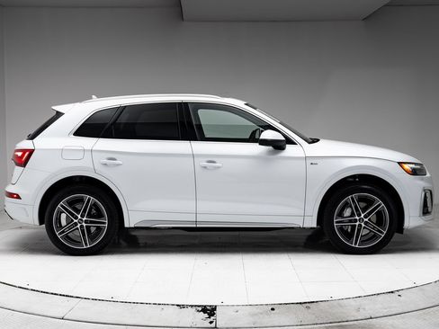 Used 2023 Audi Q5 e Premium w/ Convenience Package AWD/4WD image 30