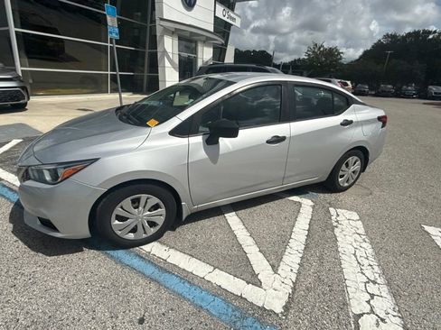 Used 2020 Nissan Versa S FWD image 3