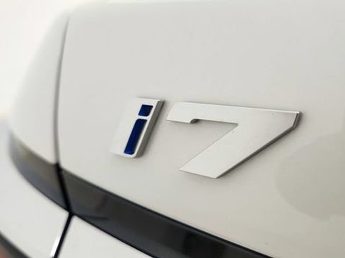 Used 2023 BMW i7 xDrive60 AWD/4WD image 33