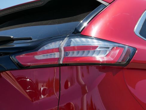 Used 2021 Ford Edge Titanium w/ Class II Trailer Tow Package AWD/4WD image 17