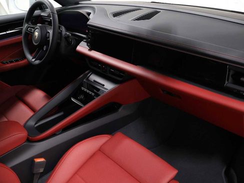 New 2026 Porsche Macan 4 Electric AWD/4WD image 6