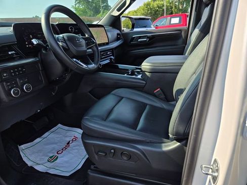 Used 2025 Chevrolet Suburban Z71 AWD/4WD image 13