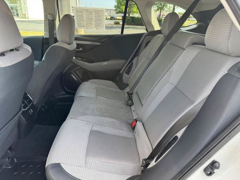Used 2025 Subaru Outback Premium AWD/4WD image 6