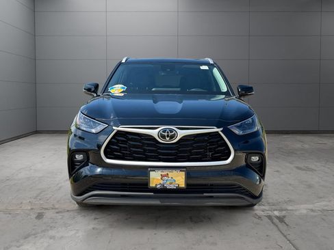 Used 2023 Toyota Highlander XLE AWD/4WD image 8