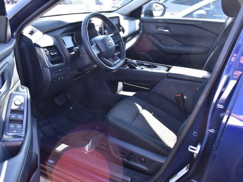 Used 2025 Nissan Rogue SV image 12