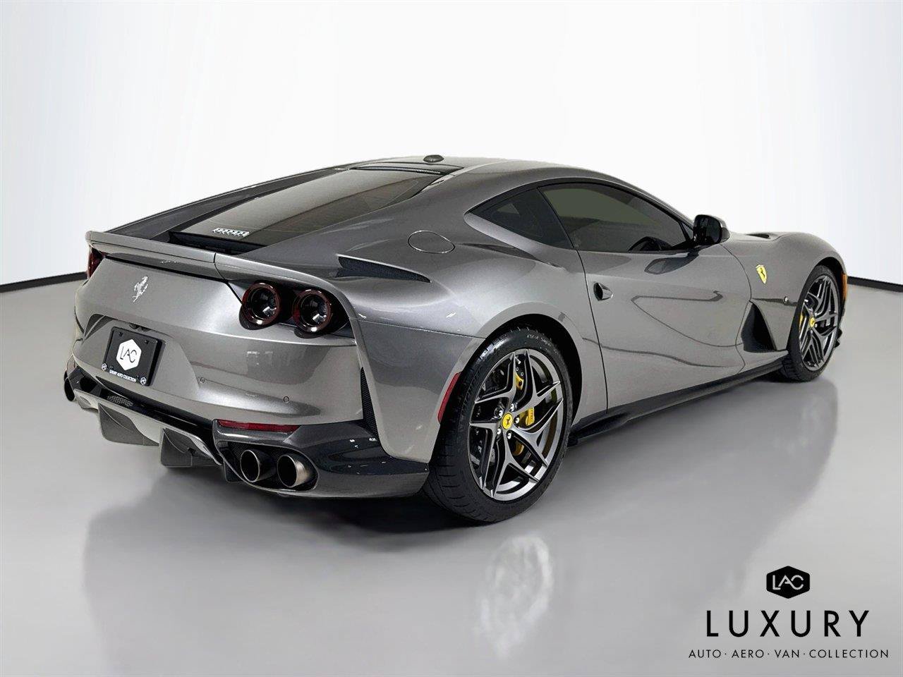 Used 2019 Ferrari 812 Superfast RWD image 4