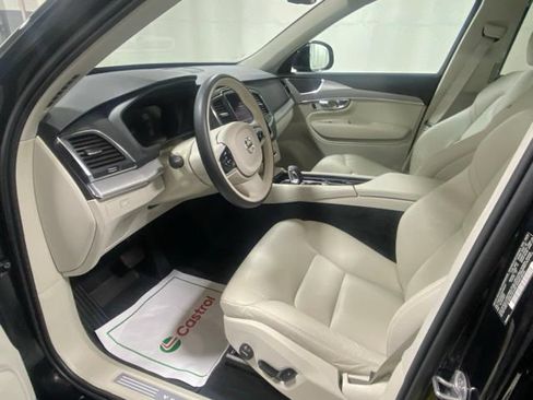 Certified 2025 Volvo XC90 B5 Core w/ Protection Package Premier AWD/4WD image 10