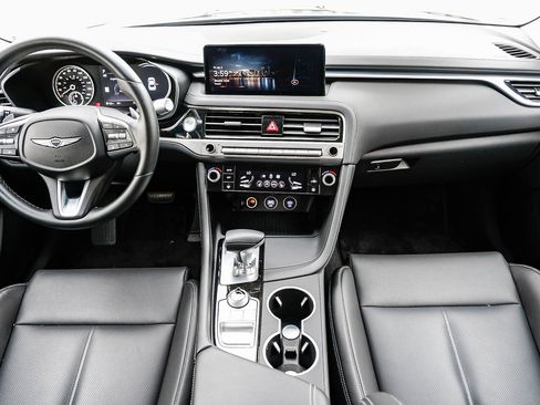 Used 2025 Genesis G70 2.5T image 10