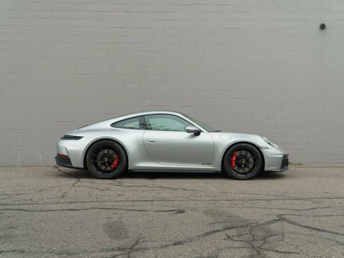Used 2026 Porsche 911 Carrera 4 GTS AWD/4WD image 8