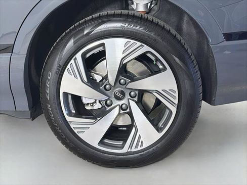 New 2025 Audi Q6 e-tron Premium AWD/4WD image 31