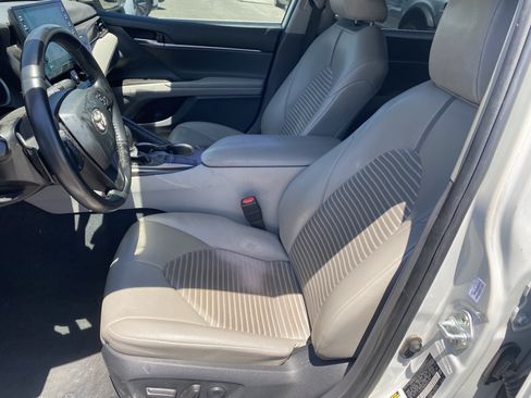 Used 2022 Toyota Camry SE w/ Audio Upgrade Package FWD image 11