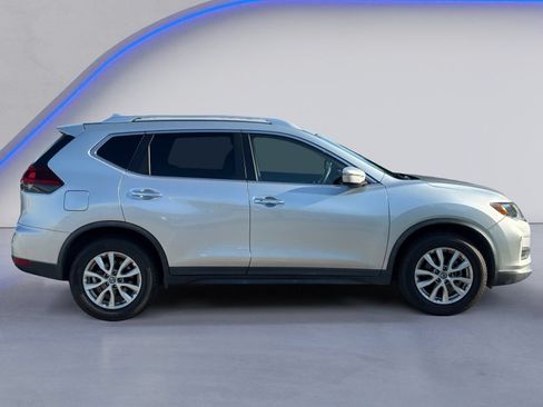 Used 2020 Nissan Rogue SV FWD image 3