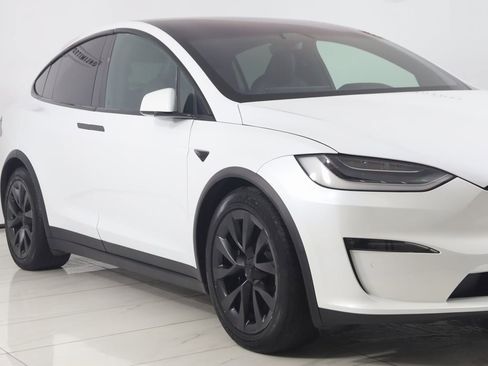 Used 2022 Tesla Model X image 47