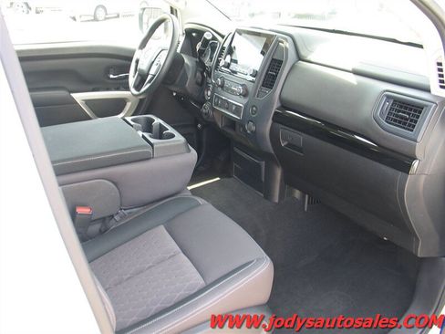 Used 2024 Nissan Titan SV AWD/4WD image 26