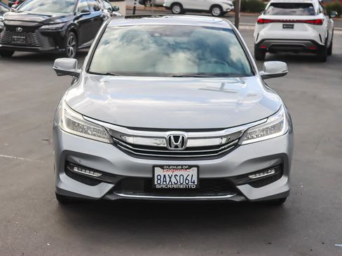 Used 2017 Honda Accord Touring image 5