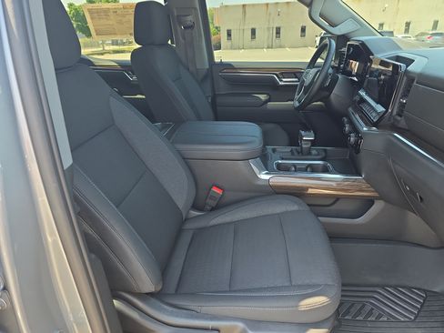 Used 2023 Chevrolet Silverado 1500 LT Trail Boss w/ Protection Package AWD/4WD image 10