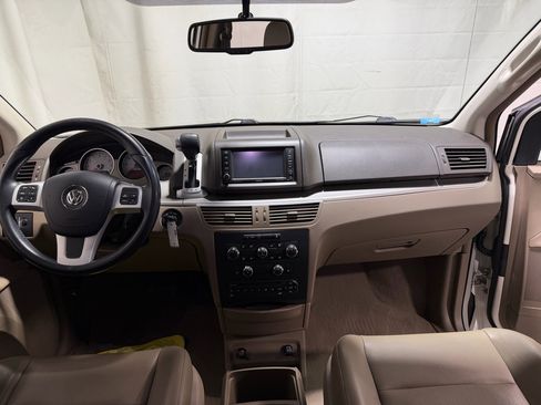 Used 2012 Volkswagen Routan SE image 16