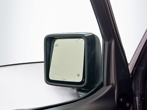 Used 2018 Jeep Wrangler Unlimited Sahara AWD/4WD image 16