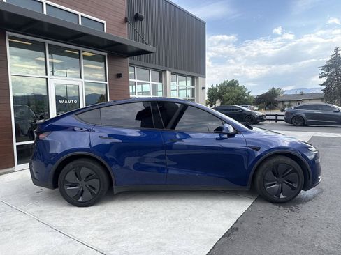 Used 2026 Tesla Model Y Long Range AWD/4WD image 9