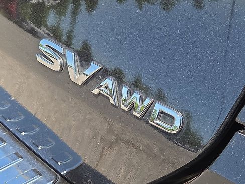 Used 2018 Nissan Rogue SV AWD/4WD image 8